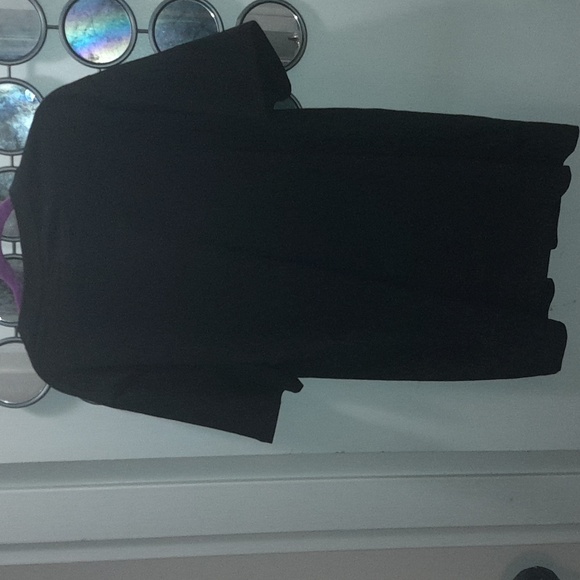 🌺GUESS SHORT SLEEVE Tee - Picture 4 of 4